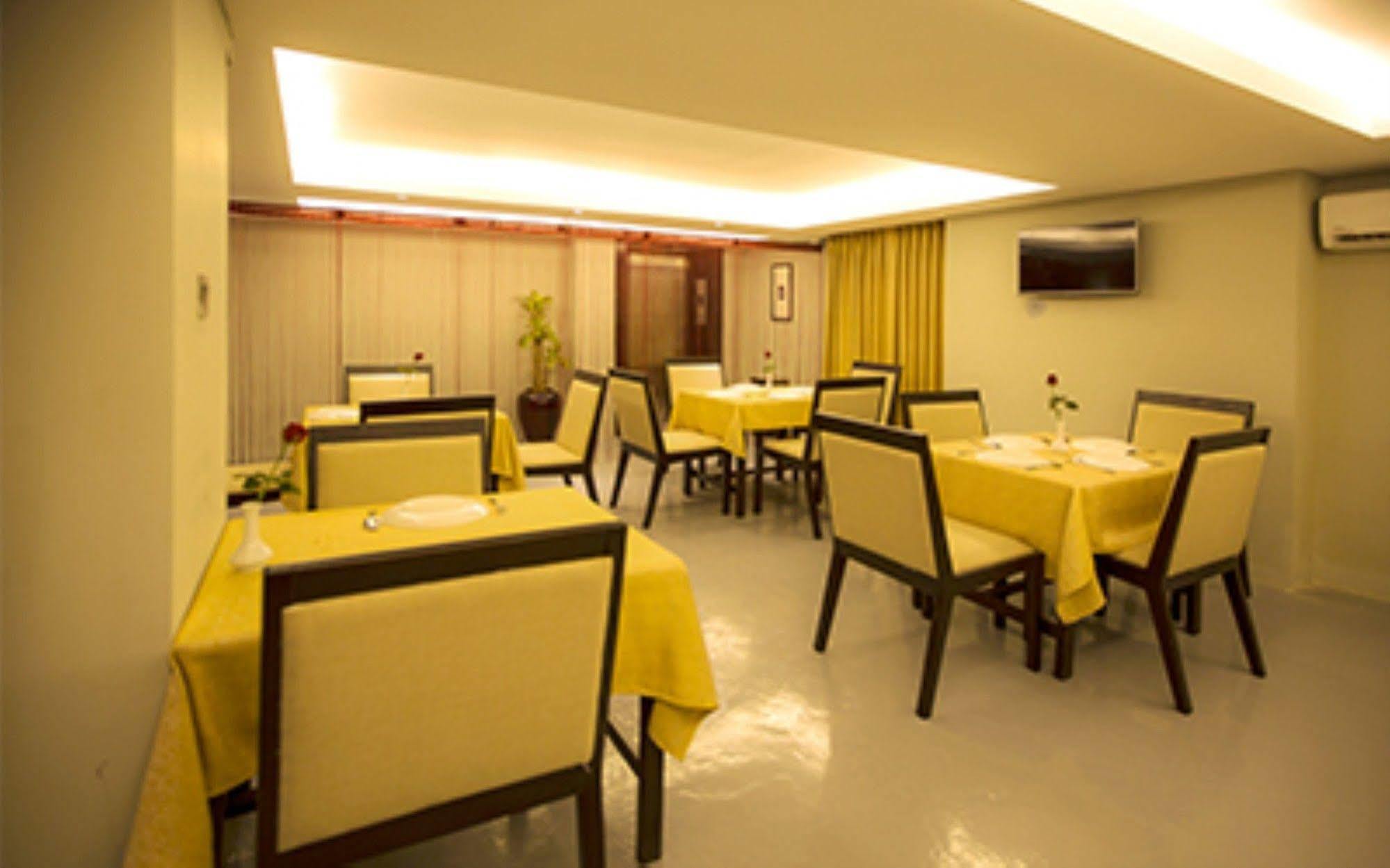 Shwe Pyi San Yar Hotel Yangon Esterno foto