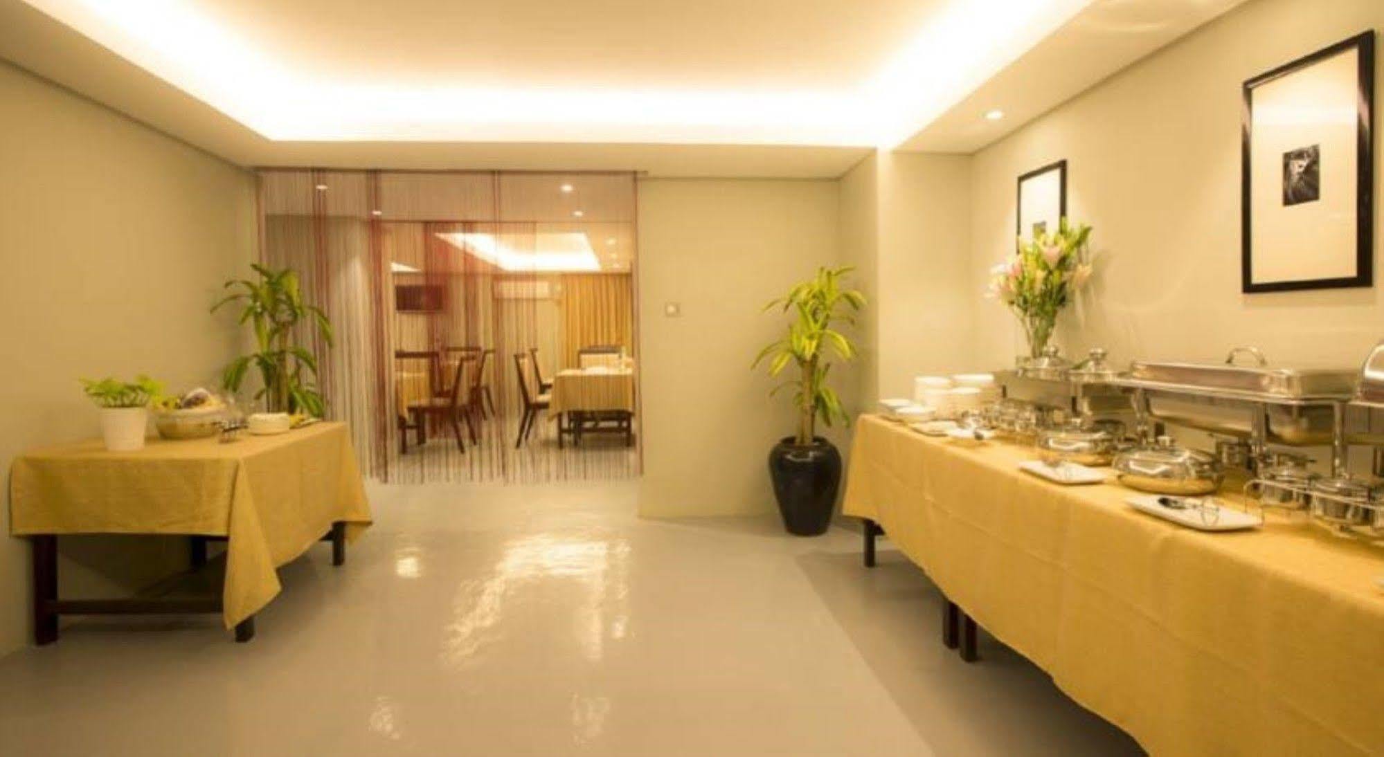Shwe Pyi San Yar Hotel Yangon Esterno foto