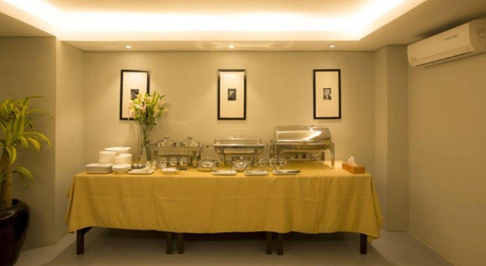 Shwe Pyi San Yar Hotel Yangon Esterno foto