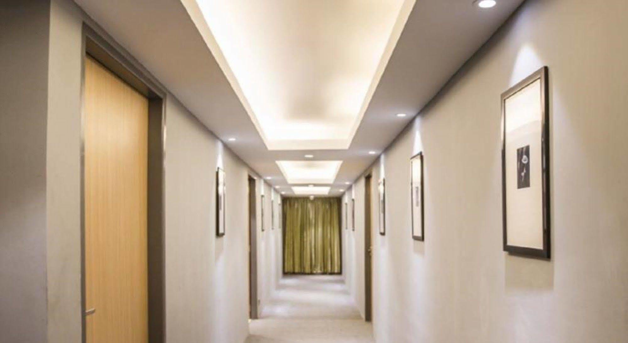 Shwe Pyi San Yar Hotel Yangon Esterno foto